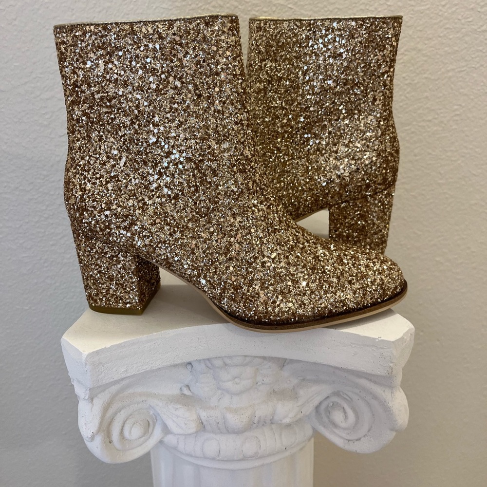 Comfy and chic glitter ankle boots in 5 fun colors.